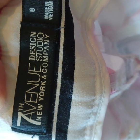 7thAvenue Design Studio New & Company White & Pink striped Capri Pants Stetch - Picture 4 of 7